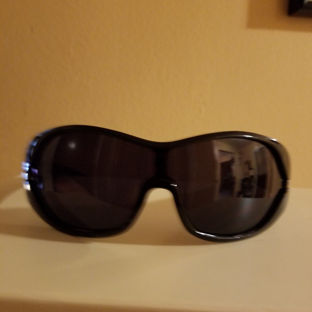 Sunglasses - Picture 3 of 4